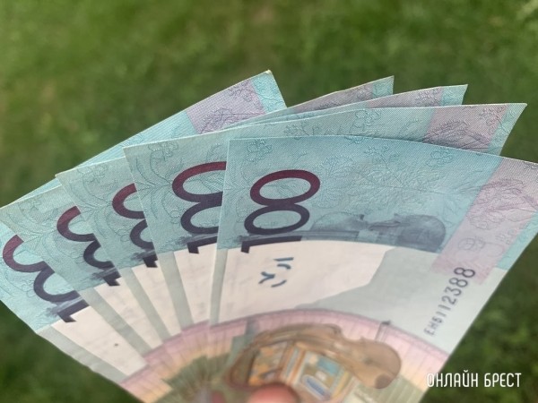 На сколько вырастут зарплаты бюджетников в 2023 году – рассказали в Минтруда