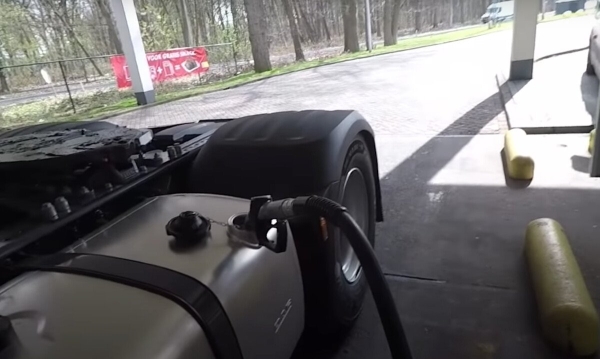 Клиентов ищет в интернете, на фуре работает сам! Как белорус начал бизнес по грузовым перевозкам в Польше