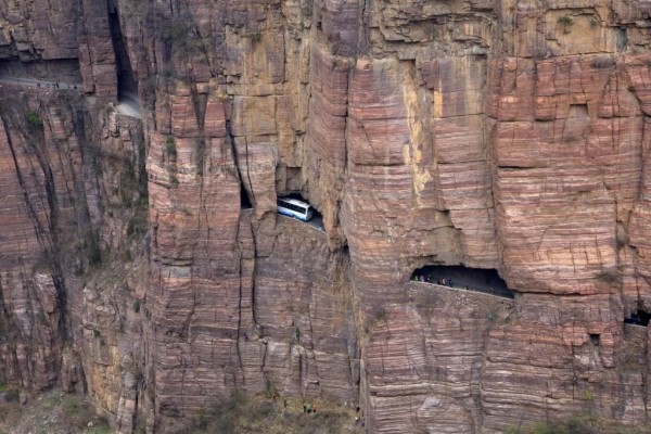 Красивые, опасные и... скучные: самые необычные дороги мира Красивые, опасные и... скучные: самые необычные дороги мира